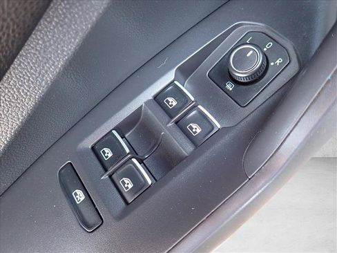 Used 2021 Volkswagen Jetta SE w/ SE Cold Weather Package FWD image 13