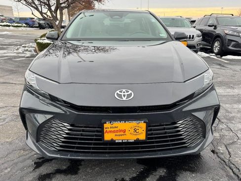 Used 2025 Toyota Camry XLE image 9