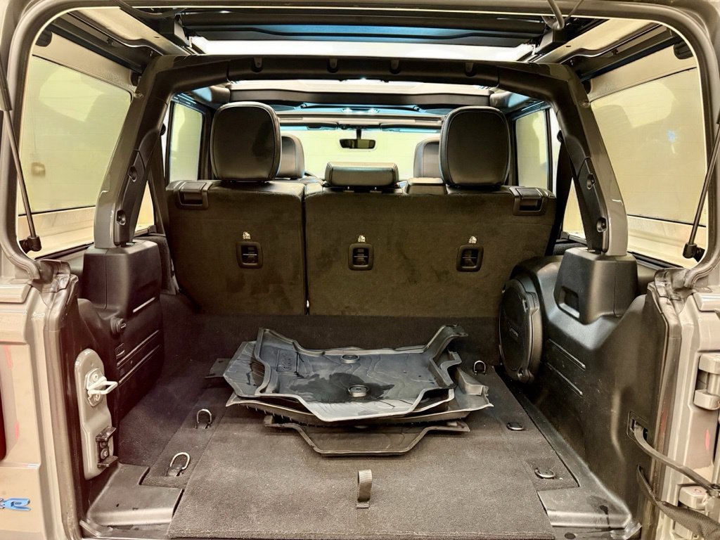 Used 2021 Jeep Wrangler Unlimited Rubicon 4xe AWD/4WD image 17
