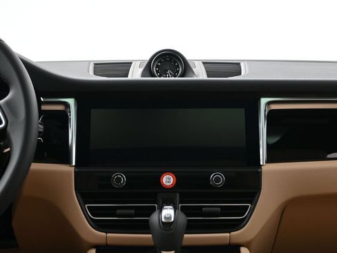 Certified 2026 Porsche Macan AWD/4WD image 11