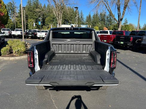 New 2026 GMC Hummer EV 4x4 Crew Cab w/ LPO, Dark Essentials Package image 24