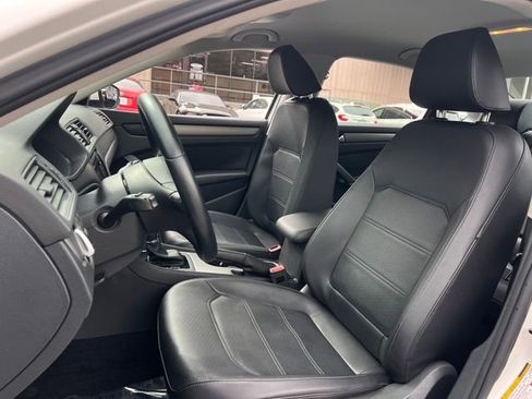 Used 2015 Volkswagen Passat 1.8T SE image 12