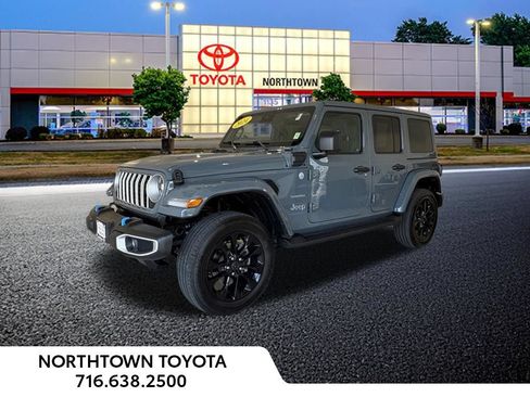 Used 2024 Jeep Wrangler Unlimited Sahara AWD/4WD image 2