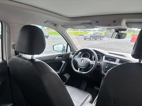 Used 2020 Volkswagen Tiguan SE FWD image 30