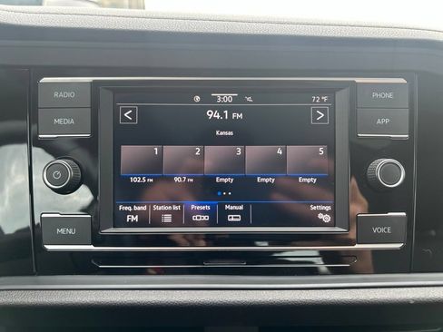 Used 2024 Volkswagen Jetta SE w/ Panoramic Sunroof Package FWD image 28
