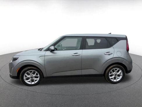 Used 2025 Kia Soul LX w/ LX Technology Package image 9