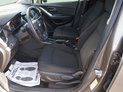 Used 2020 Chevrolet Trax LS w/ Tint and Cruise Package FWD image 9