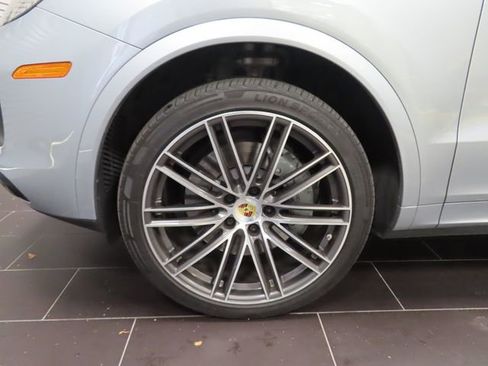 Used 2022 Porsche Cayenne S AWD/4WD image 13
