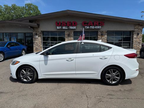 Used 2017 Hyundai Elantra SE FWD image 8