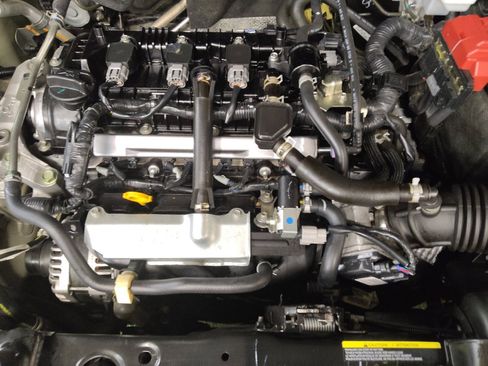 Used 2024 Nissan Versa SR FWD image 30