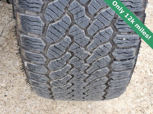 Used 2025 Jeep Gladiator Sport image 11