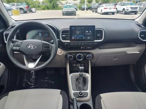 Certified 2025 Hyundai Venue SEL FWD image 11