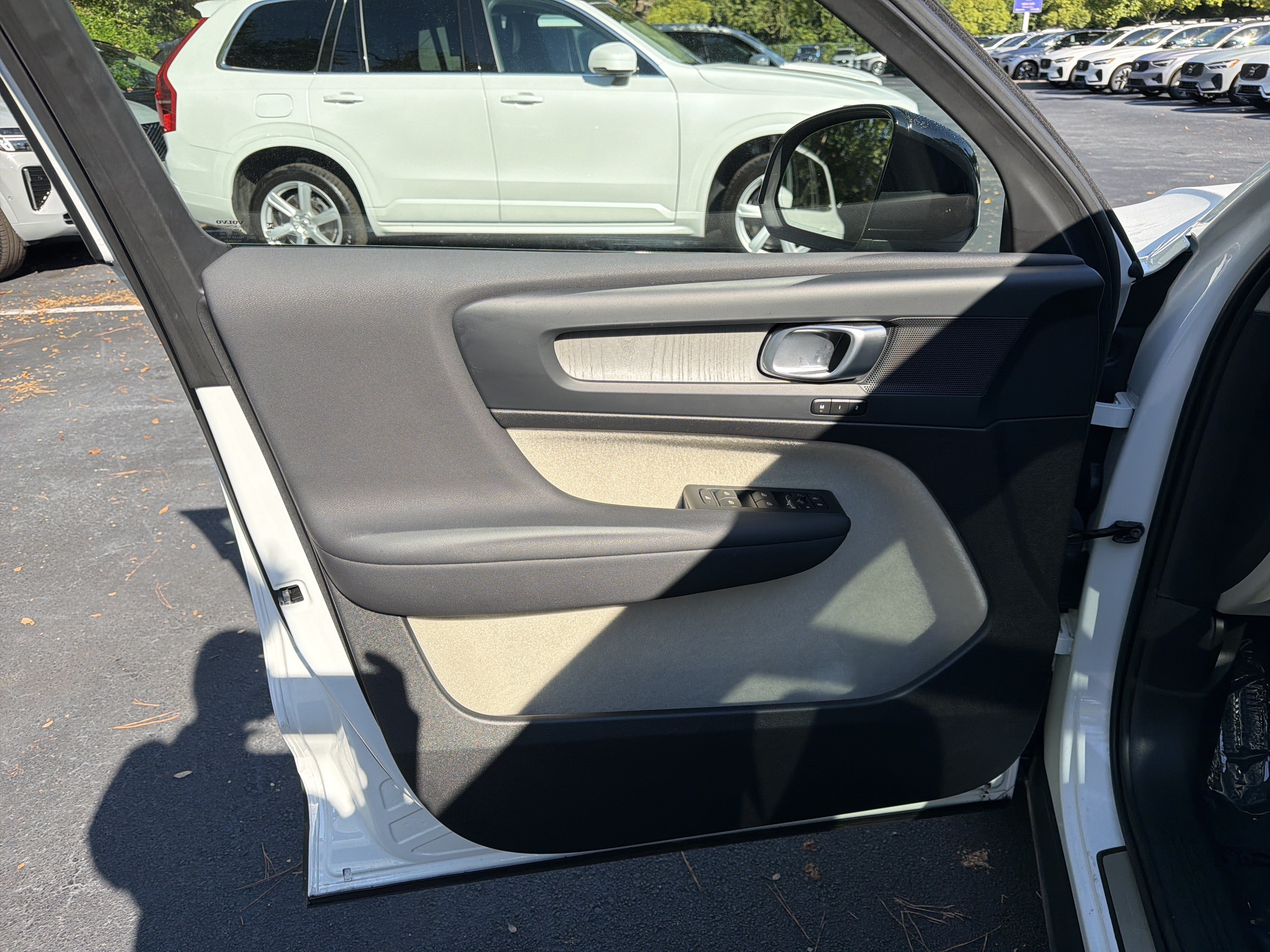 Certified 2024 Volvo XC40 B5 Plus w/ Protection Package Premier AWD/4WD image 14