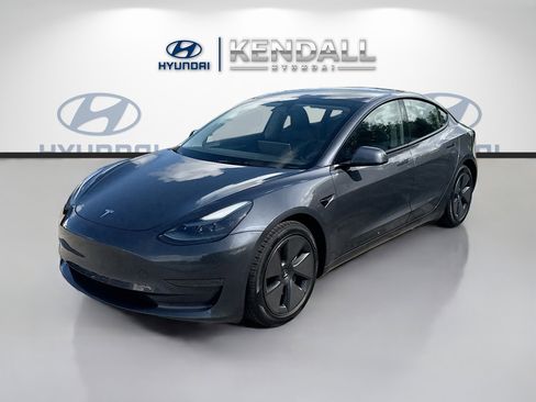 Used 2023 Tesla Model 3 Standard Range RWD image 3