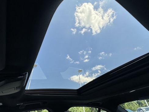 Used 2025 BMW 330i xDrive Sedan w/ Premium Package image 26