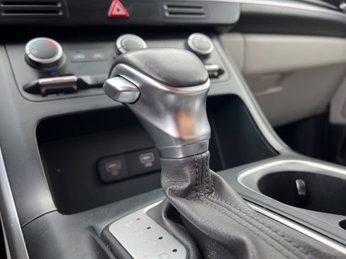 Certified 2024 Kia Carnival LX image 22