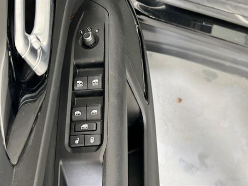 Used 2022 Jeep Compass Trailhawk w/ Trailhawk Convenience Group AWD/4WD image 17