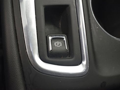 Used 2020 Chevrolet Equinox LT image 44