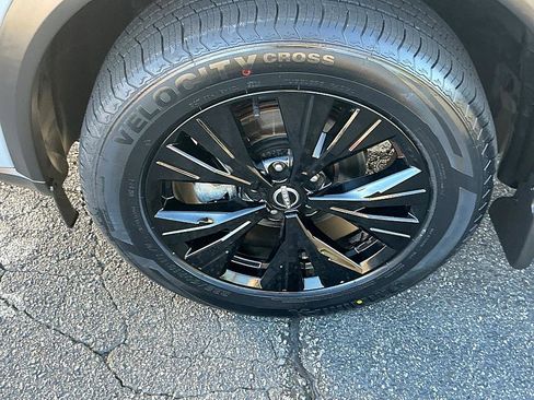 Used 2023 Nissan Rogue SV w/ SV Premium B Package image 6