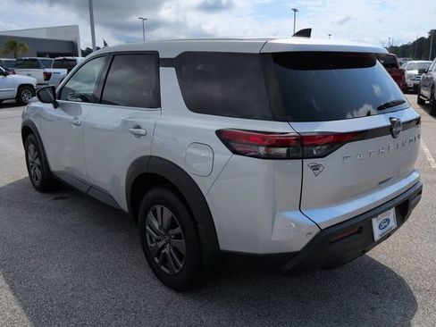 Used 2025 Nissan Pathfinder S FWD image 6