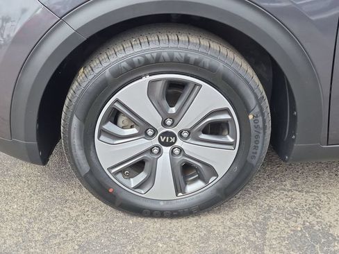 Used 2018 Kia Niro EX Premium FWD image 33