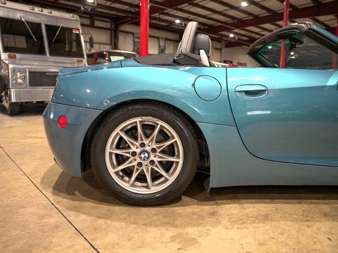 Used 2005 BMW Z4 2.5i image 9