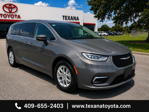 Used 2023 Chrysler Pacifica Touring-L FWD image 1