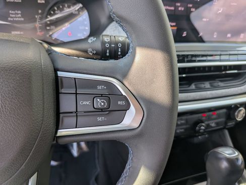 Used 2022 Jeep Compass Latitude FWD image 28