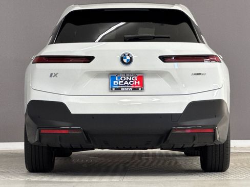 Used 2024 BMW iX xDrive50 w/ Premium Package AWD/4WD image 10