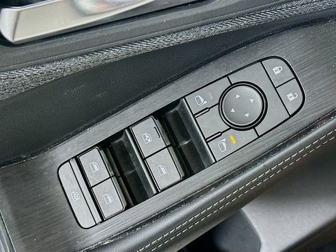 Used 2023 Nissan Rogue SV image 15