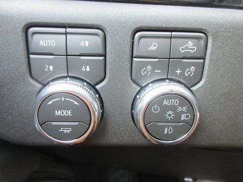 New 2026 GMC Sierra 3500 SLT w/ SLT Convenience Package AWD/4WD image 18