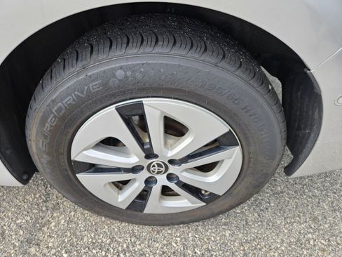 Used 2018 Toyota Prius Four w/ Advanced Technology Package FWD image 8