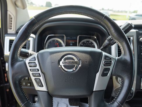 Used 2019 Nissan Titan PRO-4X AWD/4WD image 10