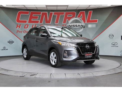 New 2025 Nissan Kicks Play S image 1