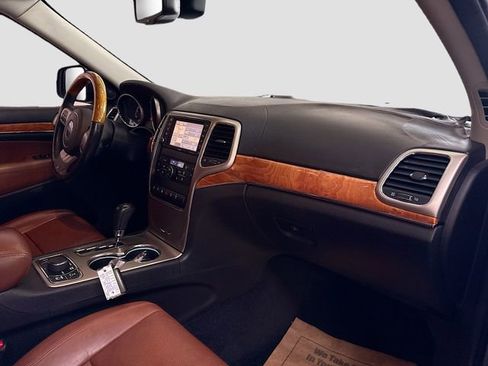 Used 2013 Jeep Grand Cherokee Overland AWD/4WD image 30
