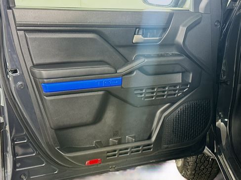 Used 2025 Toyota Tacoma TRD Off-Road image 15