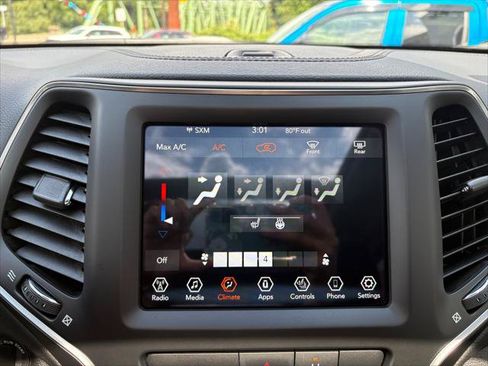 Certified 2022 Jeep Cherokee Latitude w/ Sun & Sound Group AWD/4WD image 21