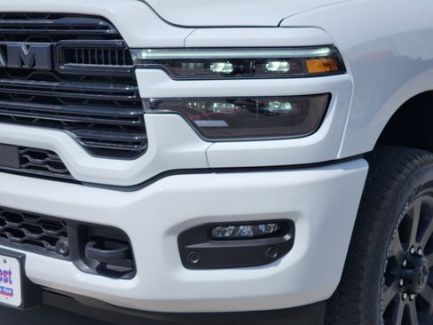 New 2026 RAM 2500 Laramie AWD/4WD image 9