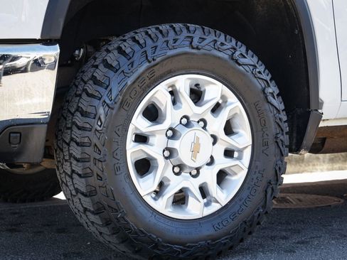Used 2021 Chevrolet Silverado 2500 LT w/ Fleet Comfort Package AWD/4WD image 11
