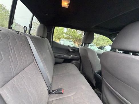 Used 2016 Toyota Tacoma TRD Off-Road AWD/4WD image 16