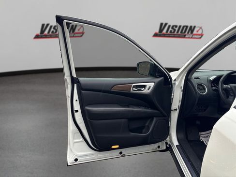 Used 2019 Nissan Pathfinder Platinum image 25