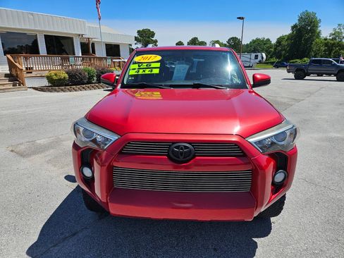 Used 2017 Toyota 4Runner SR5 AWD/4WD image 9