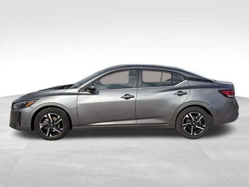 Used 2024 Nissan Sentra SV FWD image 2