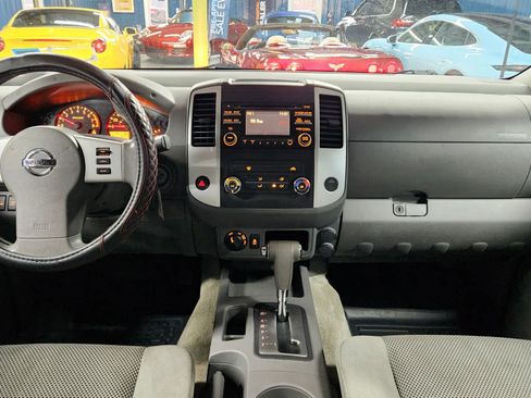 Used 2014 Nissan Frontier SV image 23