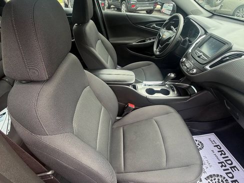 Used 2017 Chevrolet Malibu LT FWD image 30