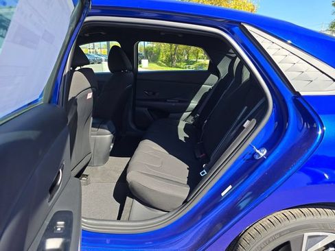 Used 2025 Hyundai Elantra Sport FWD image 21