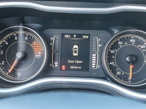 Used 2018 Jeep Cherokee Latitude Plus w/ Cold Weather Group image 23