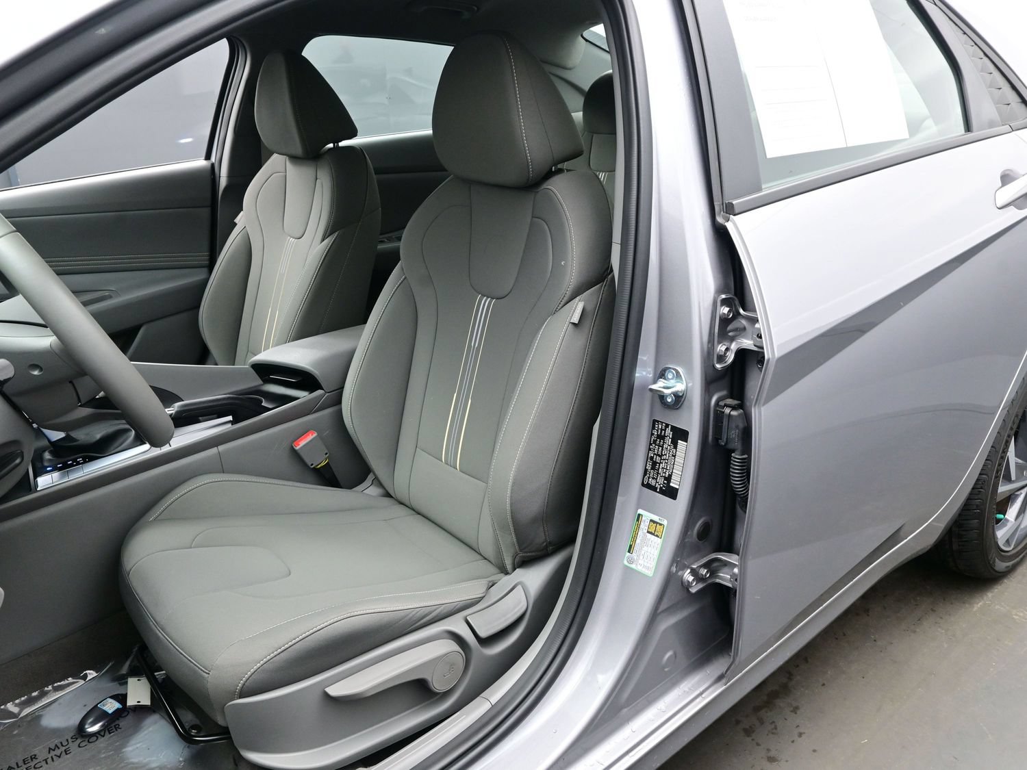 Used 2025 Hyundai Elantra Sport FWD image 11