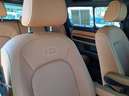 Used 2025 Volkswagen ID. Buzz Pro S RWD image 13