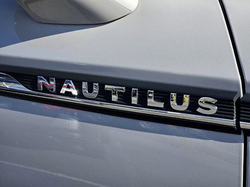 Used 2023 Lincoln Nautilus Reserve w/ Equipment Group 201A image 16